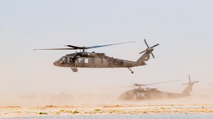 США эвакуируют главарей ИГ на своих вертолетах, утверждает сирийское агентство 