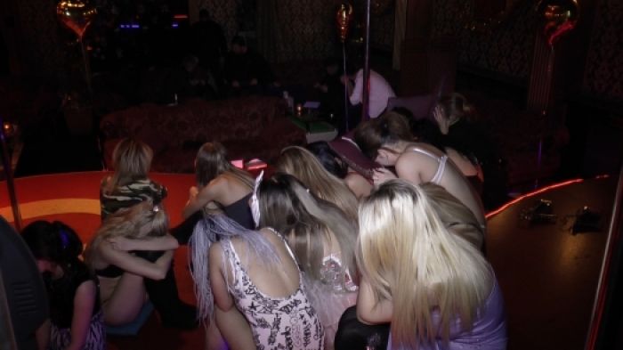 Руководство стриптиз-клуба задержано за сводничество в Алматы