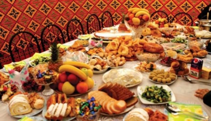 Актюбинцы сливают продукты в канализацию