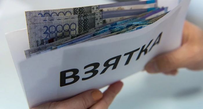 В Алматы директора театра имени Ауэзова подозревают во взяточничестве 