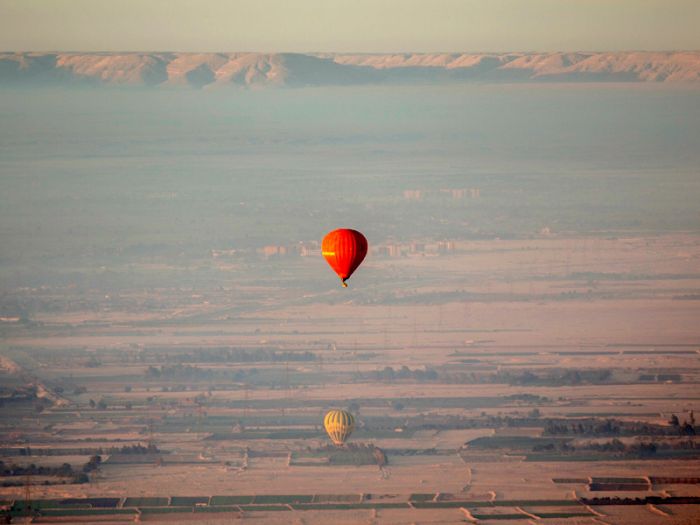 В Египте рухнул воздушный шар с туристами - есть погибший и раненые 