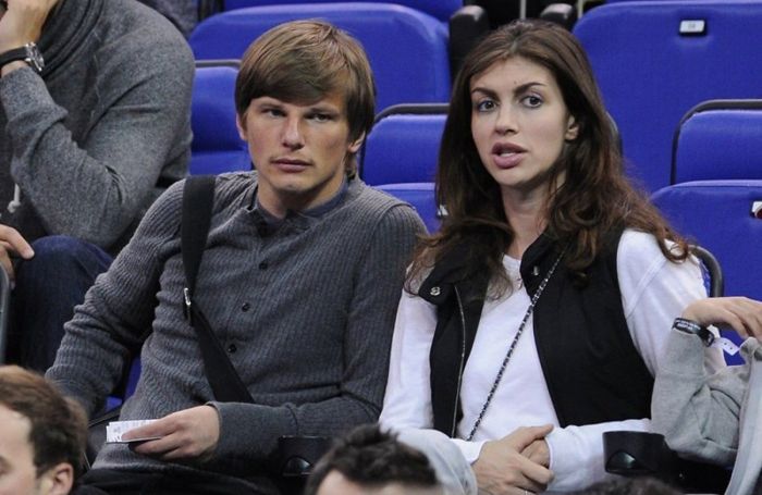 «Аэрофлот» снял жену Аршавина с рейса из-за «деструктивного поведения» 