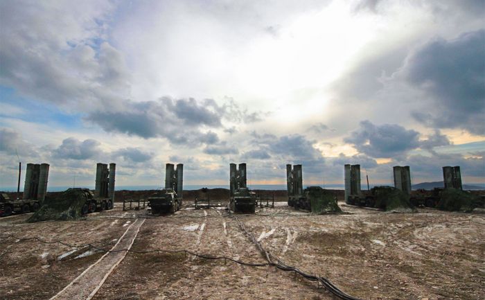 Песков призвал не воспринимать как угрозу С-400 под Севастополем 