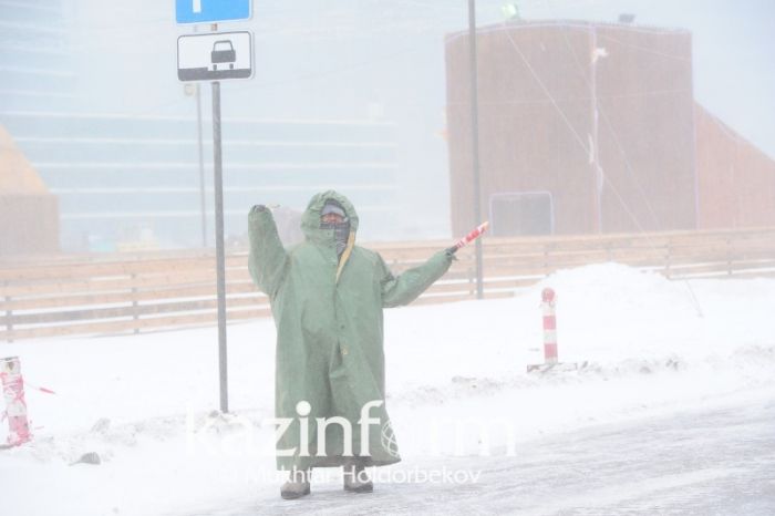 Унесенные ветром: Как астанчан накрыла снежная буря 