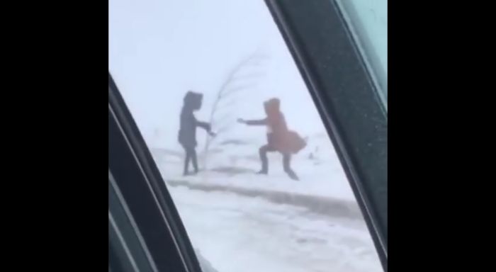 Аким столичного района призвал астанчан помогать друг другу в буран 