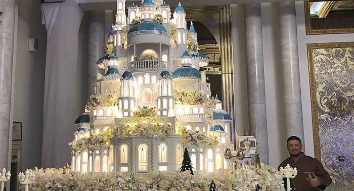 Новый шедевр Рената Агзамова: торт поразил гостей свадьбы в Шымкенте 