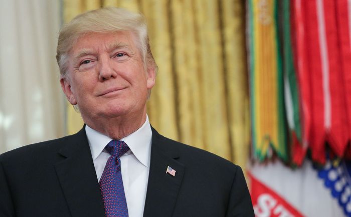 Трамп отверг обвинения в расизме после своей фразы о мигрантах из «дыр» 