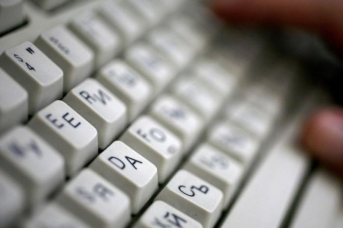 Блогеры получат миллионы за посты о переходе на латиницу 