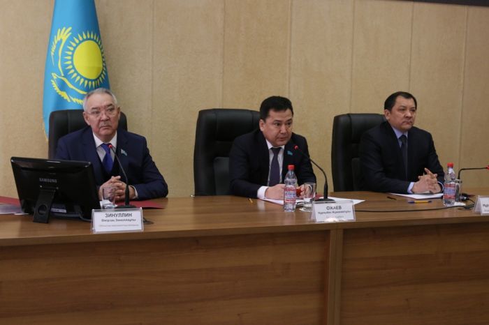 Аким недоволен народными избранниками