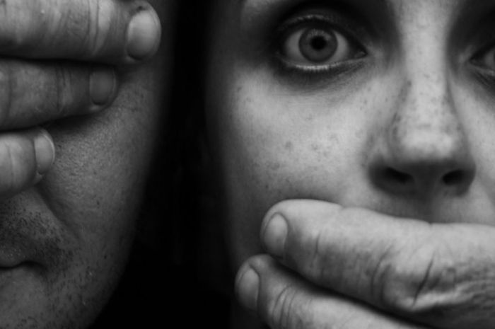 Две тысячи женщин изнасиловано в 2017 году, 150 из них старше 50 лет