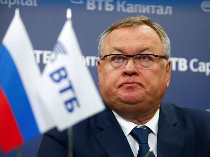 Санкции Запада против РФ - это "война" с целью свержения Путина, заявил в Давосе глава ВТБ