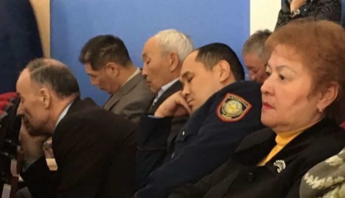 Актюбинские чиновники вновь уснули перед акимом
