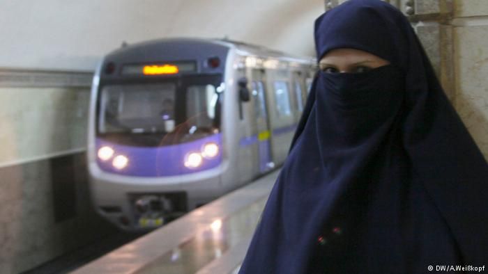 Бородачи в коротких брюках и женщины в никабах - вне закона в Казахстане?