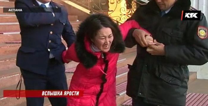 Женщина, пытавшаяся сжечь себя у Верховного суда, рассказала о причинах 