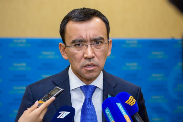 Маулен Ашимбаев: «Нұр Отан» берет ситуацию с уволенными рабочими под свой контроль 