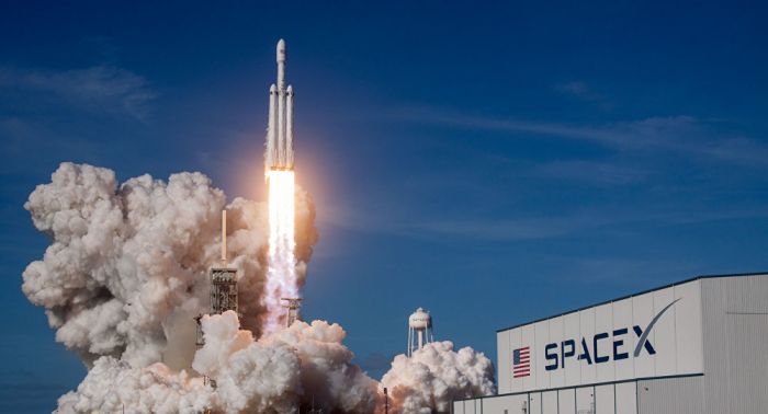 Будто не из этого мира: казахстанец увидел запуск Falcon Heavy в живую 
