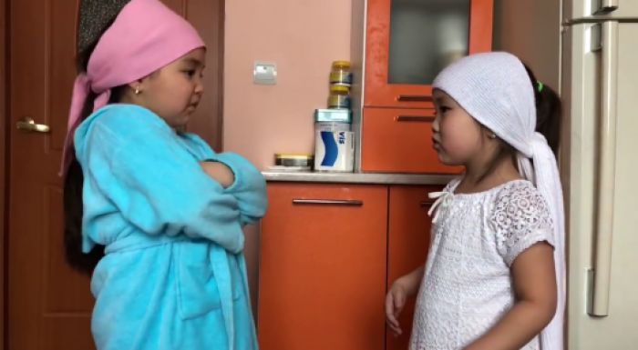 "Енешка wins, аузын жабалити" - Аминка Витаминка сняла клип о семейных отношениях 