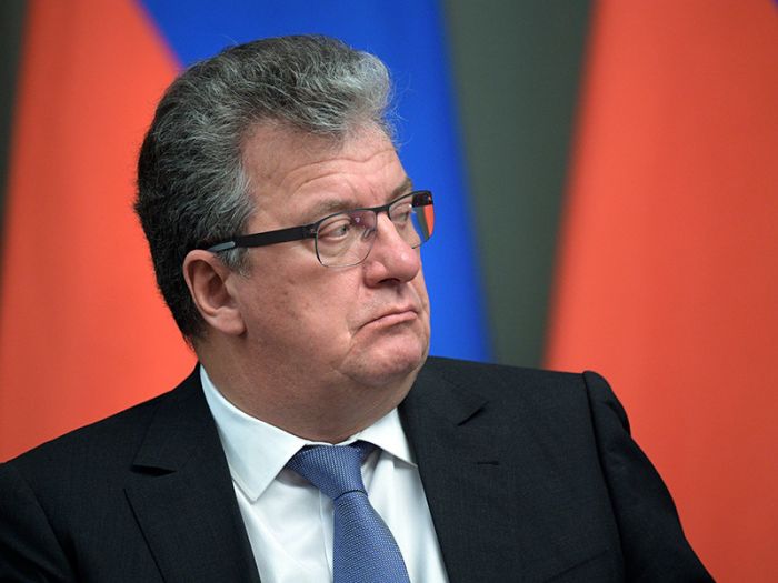 Навальный обвинил Приходько в получении взяток от Дерипаски и рассказал об их отдыхе на яхте с проститутками 