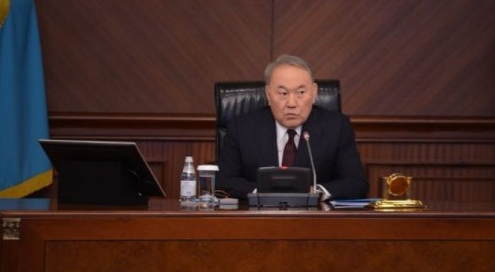 Назарбаев: У всех перед глазами тотальное воровство денег народа 