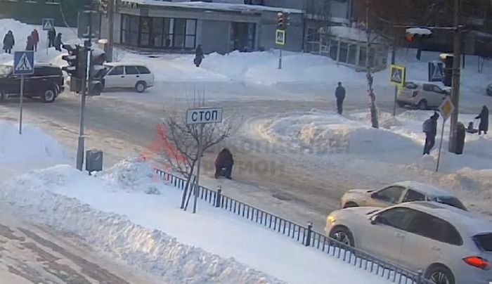 В Ярославле водитель нарочно сбил упавшую на переходе женщину