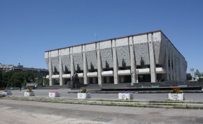 Минкульт нашел замену осужденному главе театра Ауэзова в Алматы 