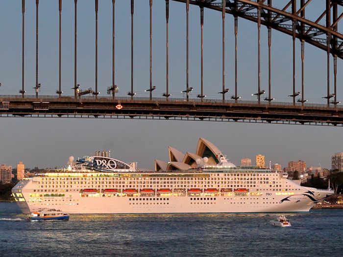 В Австралии с круизного лайнера сняли россиянку, подравшуюся с пятью мужчинами в очереди в туалет 