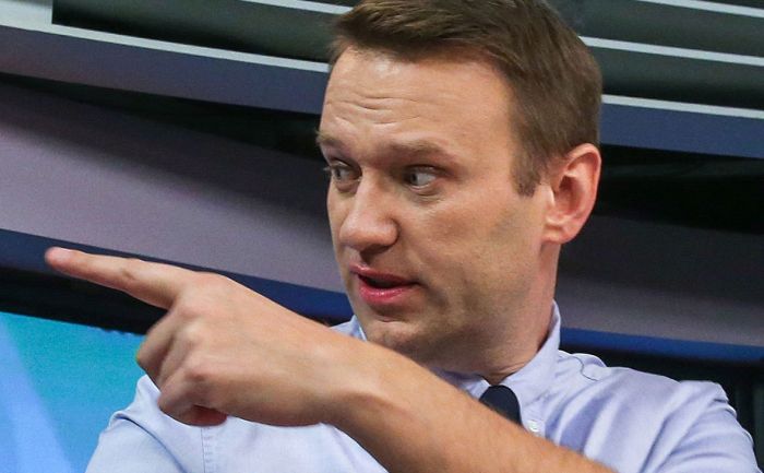 YouTube попросил удалить эфир «Навальный Live» о Приходько и Дерипаске 