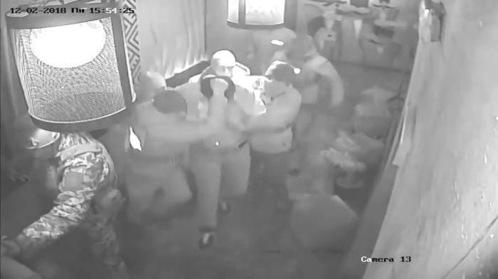 Опубликовано новое видео задержания Саакашвили в киевском ресторане 