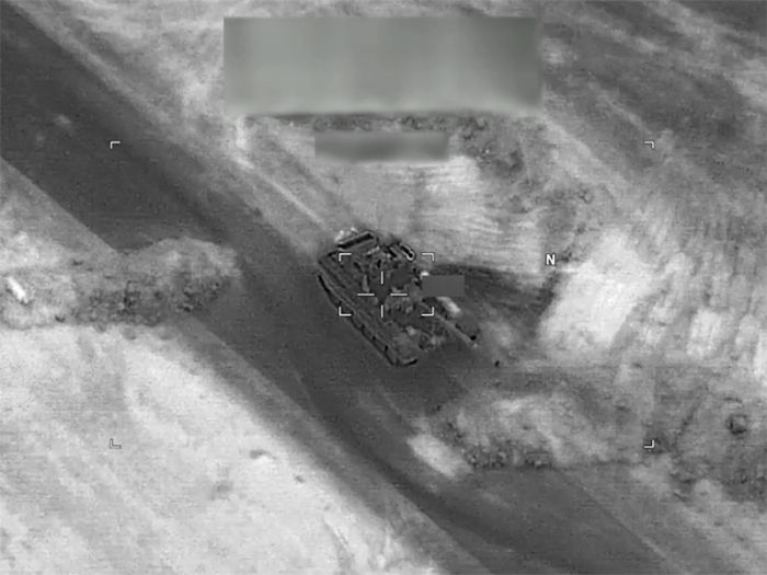 CNN опубликовал видео авиаударов коалиции в Дейр-эз-Зоре, где, по информации СМИ, погибли более 200 российских наемников 