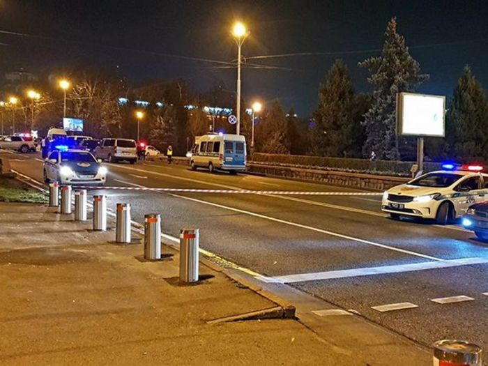 Спецоперация в центре Алматы: ОМОН восемь раз выстрелил во внедорожник 