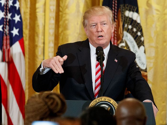 После бойни в Паркленде Трампа призвали "поднять задницу" и начать работу над законом о контроле за оборотом оружия