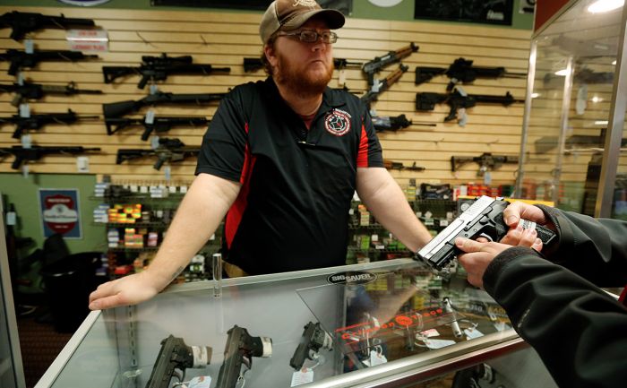 Трамп предложил вооружать учителей для предотвращения нападений в школах