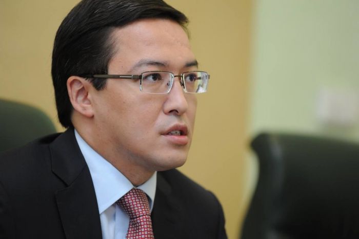 Акишев посоветовал казахстанцам не брать кредиты