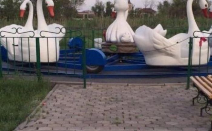 Родители погибшей на карусели двухлетней девочки отсудили 5 миллионов тенге