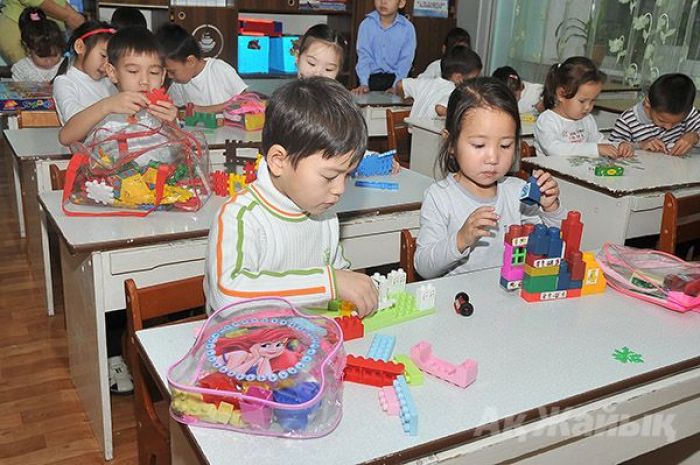 Обучать казахскому алфавиту на латинице в детсадах нужно уже сейчас – депутат