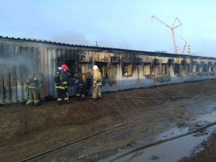 Шесть человек погибли при пожаре на Карабатане
