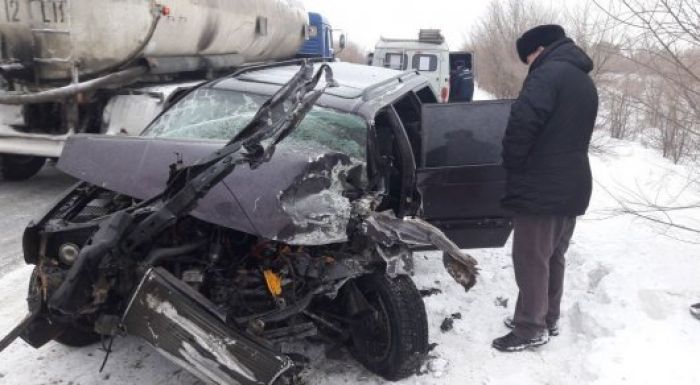 ​Пассажирский автобус столкнулся с авто в Уральске: есть погибший и пострадавшие