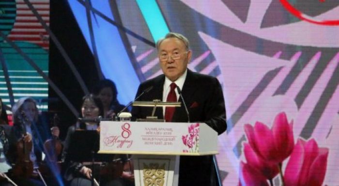 Назарбаев поздравил женщин с праздником 