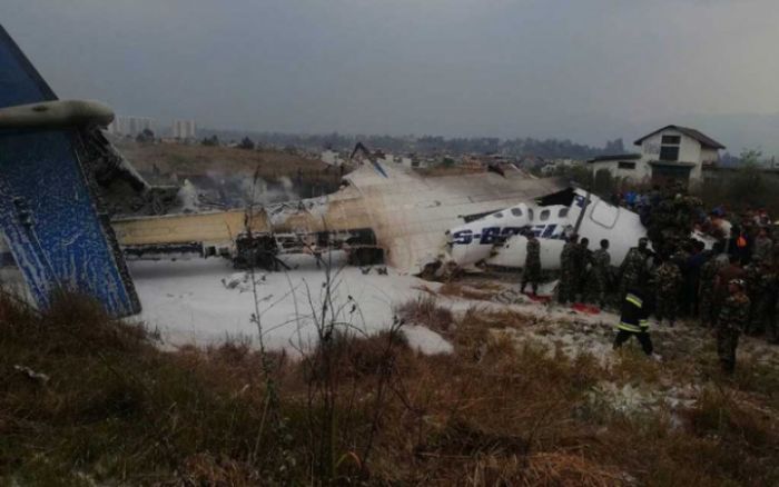 Пассажирский самолет разбился в Непале