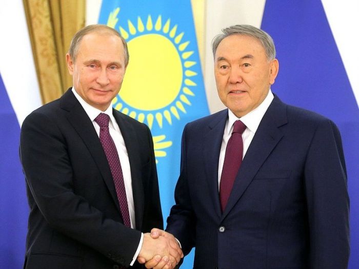 Назарбаев поздравил Путина с победой на выборах президента России 