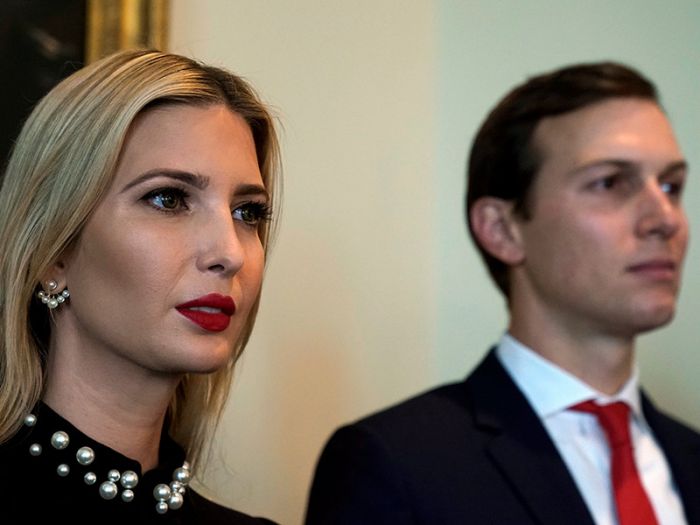 CNN: у вертолета с Иванкой Трамп на борту отказал двигатель 