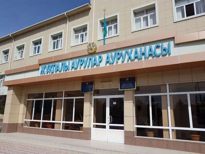 26 человек после покупки мороженого госпитализировали в Шымкенте, четверо в реанимации