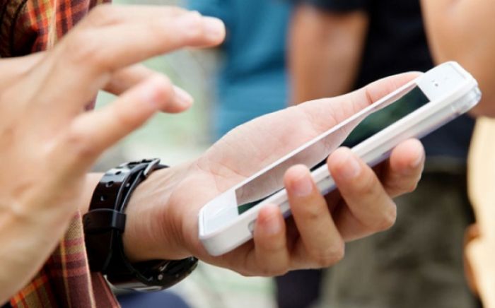 Казахстанцам необходимо зарегистрировать свои мобильные телефоны до конца года 