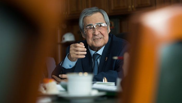 Аману Тулееву оставят резиденцию, ежемесячную выплату и помощника