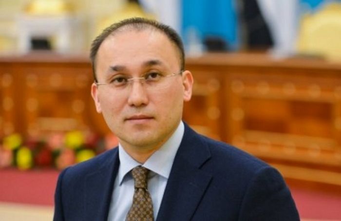 Вас по рукам не бьют – Абаев про свободу слова после обысков в офисах СМИ