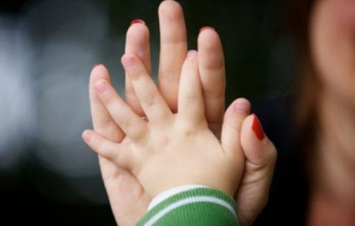 В Казахстане предложили уравнять в правах матерей-одиночек и женщин, родивших в браке