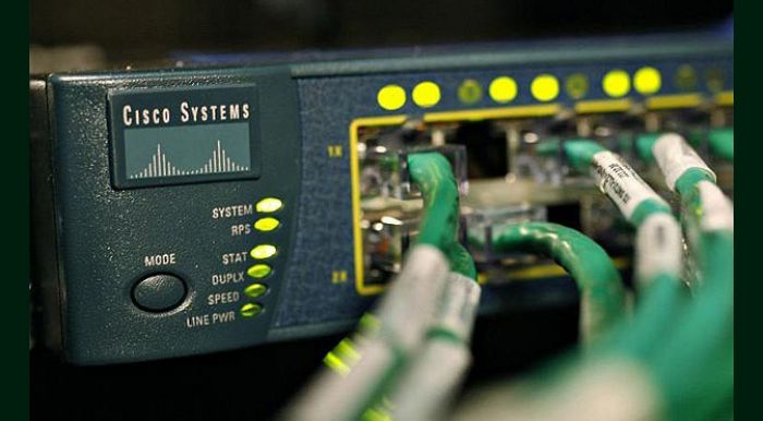 Связанные с Россией хакеры обрушивают интернет благодаря уязвимости в роутерах Cisco  