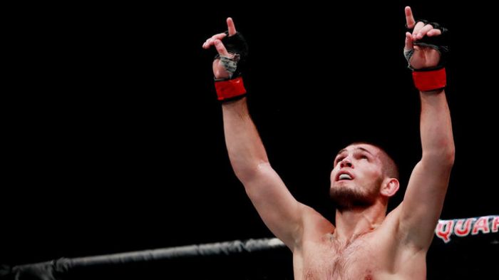 Россиянин Хабиб Нурмагомедов стал чемпионом UFC 
