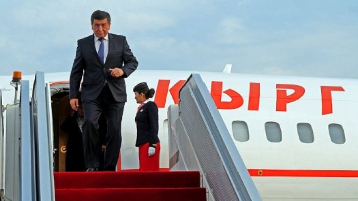 Президент Кыргызстана полетел обычным рейсом
