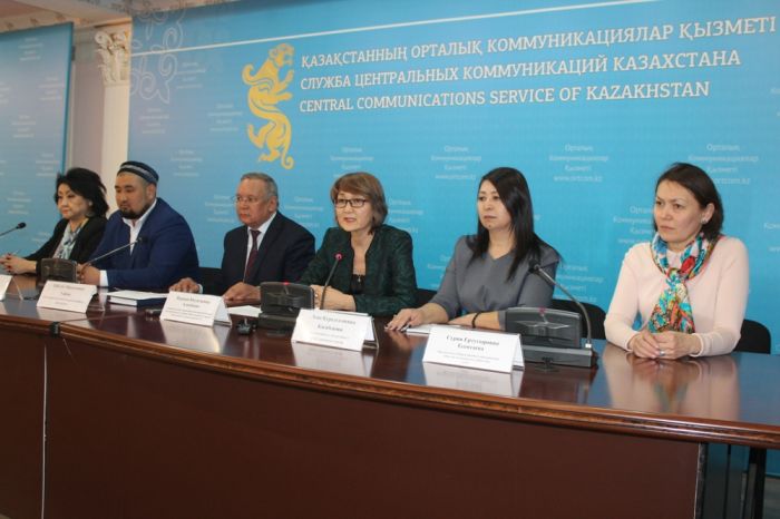 Чего только нет в этих вакцинах 